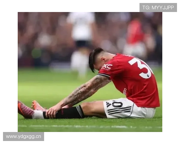 曼联更衣室矛盾再度曝光,稳定性面临考验,对赛季走势形成制约 曼联更衣室矛盾再度曝光,稳定性面临考验,对赛季走势形成制约