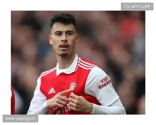 马丁内利从边锋到全能攻击手的角色进化解析