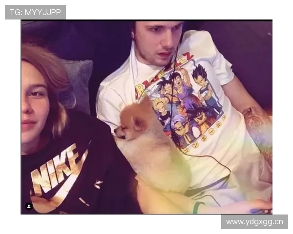 东契奇最新豪宅曝光，客厅比我家整个房子还大，真是活成了童话里的王子