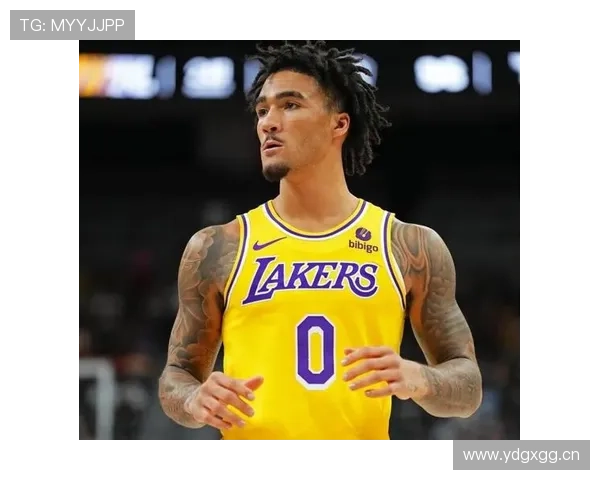 恩比德休赛期天天吃牛排配红酒，训练师说他体脂率比超模还低